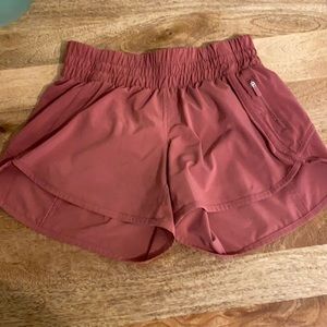 Lululemon Tracker V*4